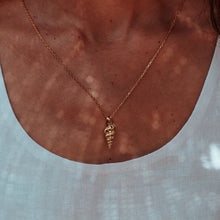 Load image into Gallery viewer, Shell Necklace | Gold
